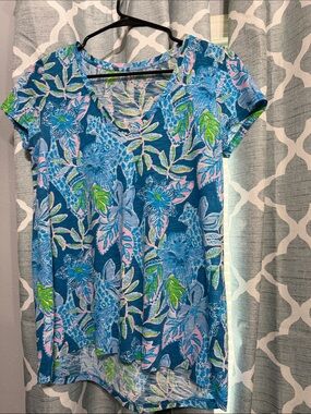 Lilly Pulitzer Blue Floral V-Neck Short Sleeve Top
